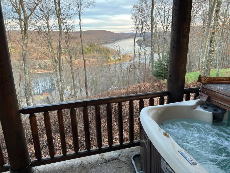 Vila Bella Vista! Amazing Lake Views, Hot Tub, Peleton! McHenry Exteriér fotografie